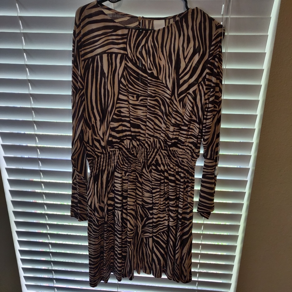 Dress - Picture 4 of 4